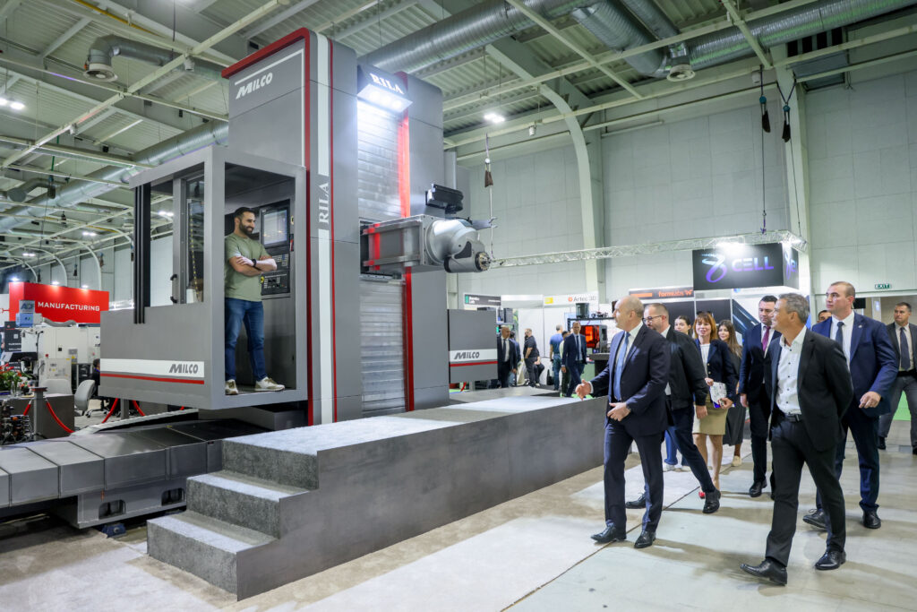 Prime Minister Rumen Radev beside the Bulgarian-made RILA milling machine at MachTech & InnoTech Expo 2026.