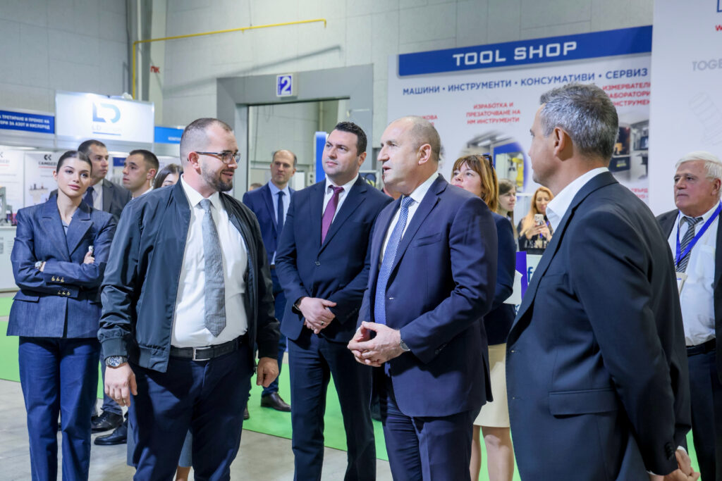 Conversation during Rumen Radev’s visit to MILCO at MachTech & InnoTech Expo 2026.